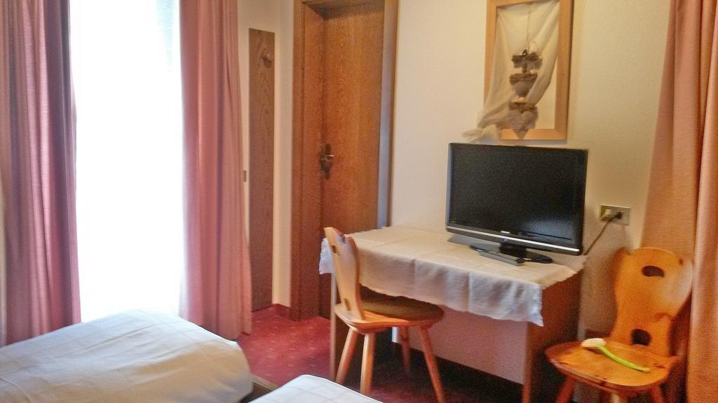 Garni Sayonara Acomodação com café da manhã San Vigilio Di Marebbe Quarto foto